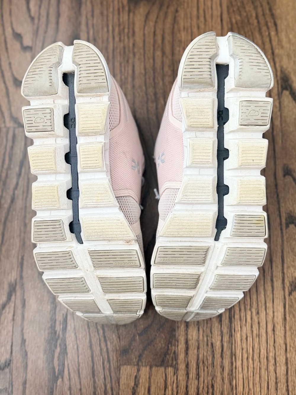 On Running Women's Sneakers in Light Pink and White - size 9 - Picture 4 of 9